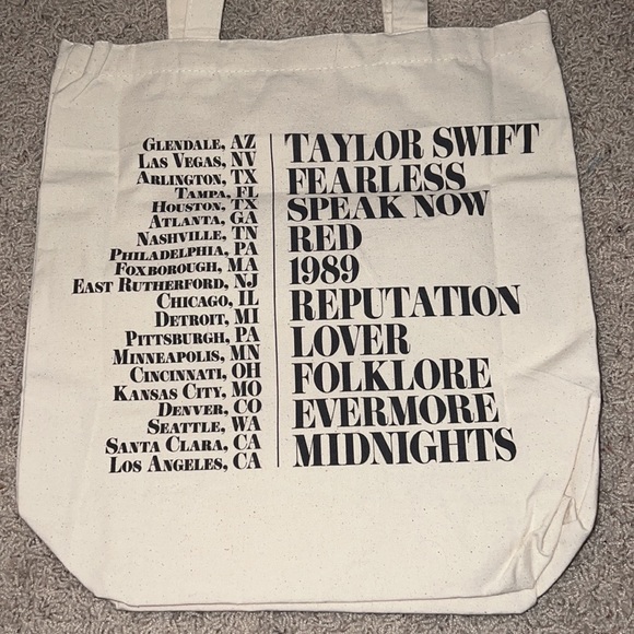 Taylor Swift VIP box - Picture 7 of 16